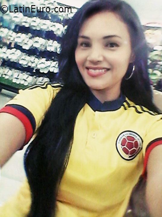 Date this beautiful Colombia girl Leydis from Barranquilla CO19087