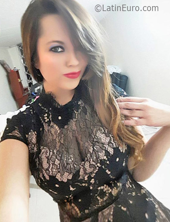 Date this beautiful Colombia girl Sarylin from Bogota CO19147