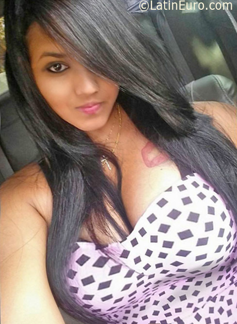 Date this hot Dominican Republic girl Estefania from Santo Domingo DO26199