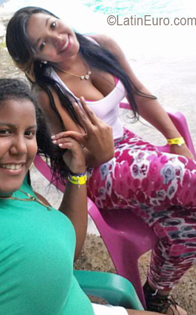 Date this voluptuous Dominican Republic girl Yomairis from Bonao DO26242