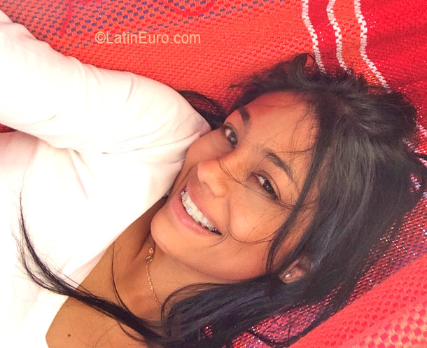 Date this nice looking Colombia girl Jennifer from Guajira CO22072