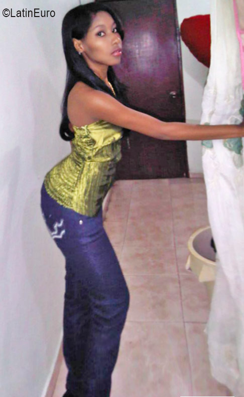 Date this cute Dominican Republic girl Dileiny from Santo Domingo DO26283