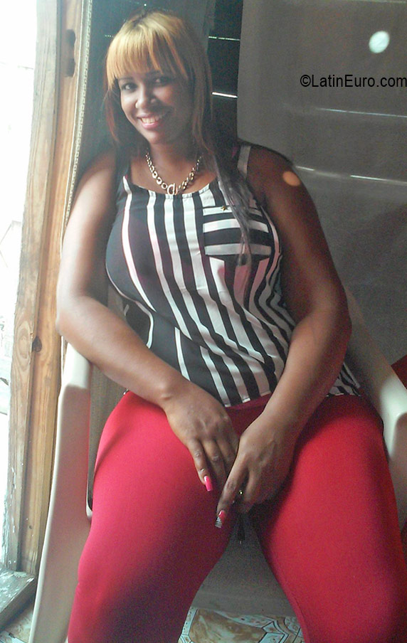 Date this sultry Dominican Republic girl Felicia from Santiago DO26329