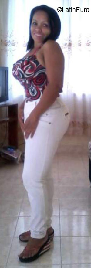 Date this young Colombia girl Yaneth from Guacari CO22090