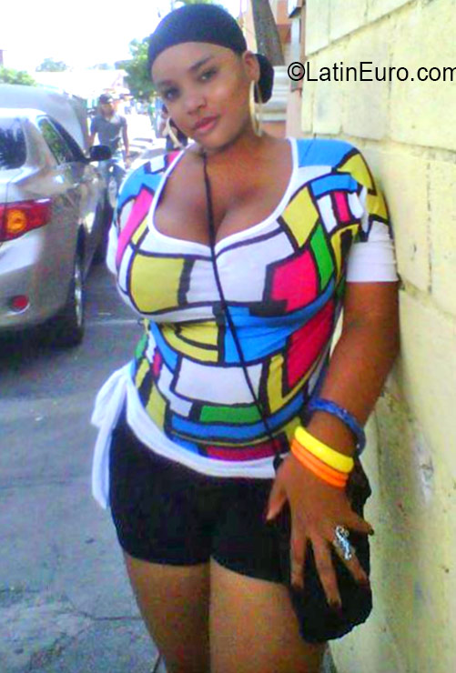 Date this gorgeous Dominican Republic girl Juli from Santiago DO26453