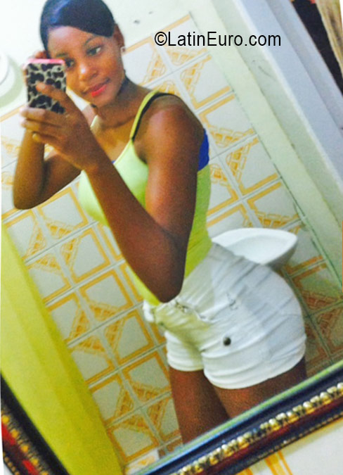 Date this good-looking Dominican Republic girl Grl Johanny from Santo Domingo DO26458