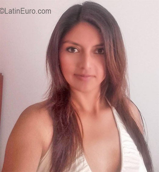 Date this pretty Colombia girl Andrea from Bogota CO19436