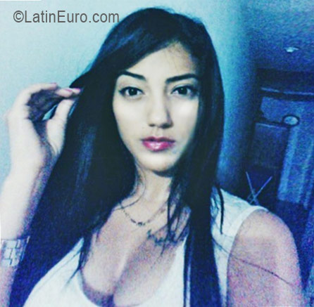 Date this sultry Colombia girl JOHANA from Medellin CO19481