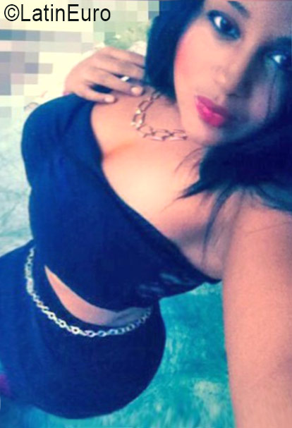Date this sensual Dominican Republic girl Estrella from Santiago DO26523
