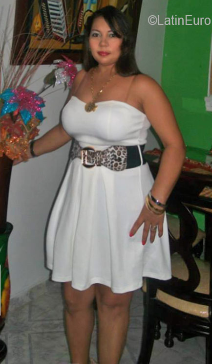 Date this voluptuous Colombia girl Selina from Barranquilla CO19531