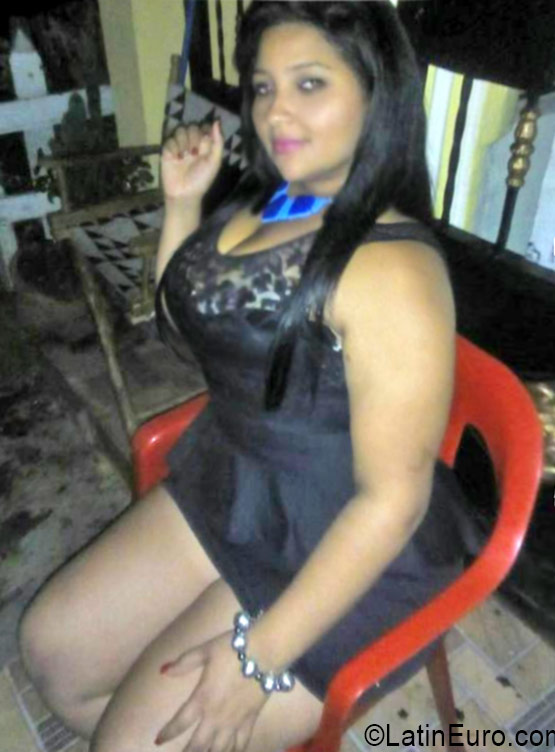Date this voluptuous Dominican Republic girl Caroline from Santo Domingo DO26558