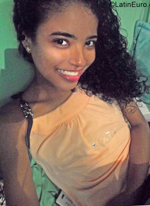 Date this delightful Brazil girl Denise from Salvador BR9788