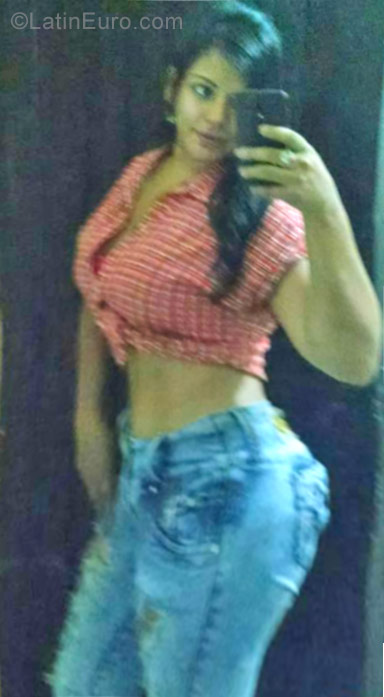 Date this hard body Colombia girl Mayerly from Cali CO19713