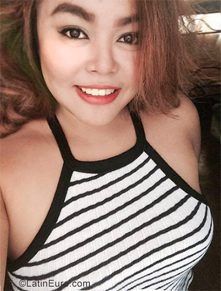 Date this lovely Philippines girl Chie from Manila PH935