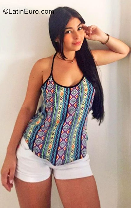 Date this tall Colombia girl Daniela from Cali CO19732
