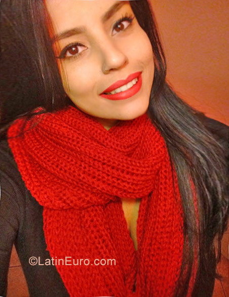 Date this charming United States girl Tayana from Newark US17702