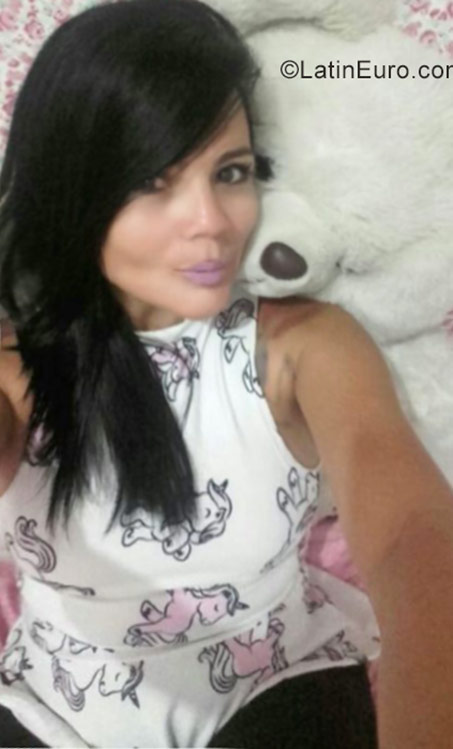 Date this foxy Brazil girl Daniele from Olinda BR9840