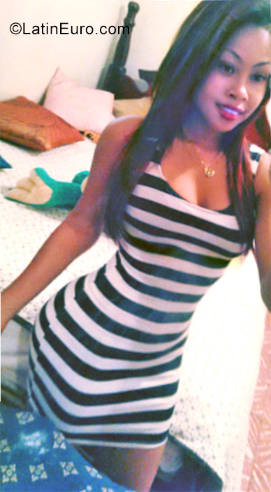 Date this passionate Dominican Republic girl MARIANGEL from Samana DO26973