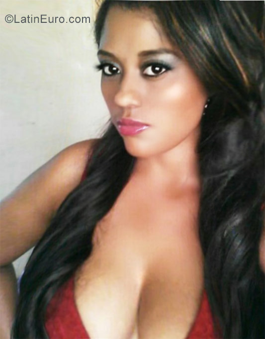 Date this pretty Dominican Republic girl Alexa from Santiago DO26979