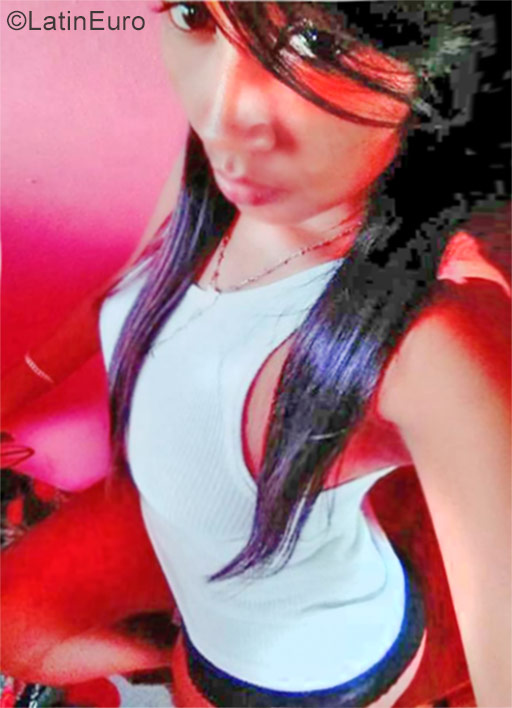 Date this athletic Dominican Republic girl Maria from Santo Domingo DO27003