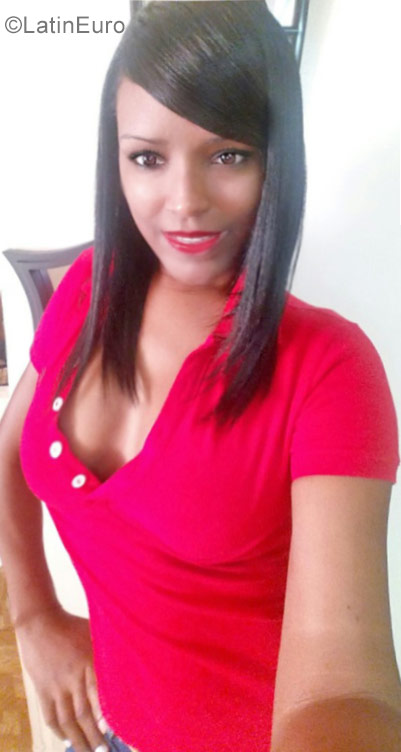 Date this athletic Dominican Republic girl Alba from Puerto Plata DO27004