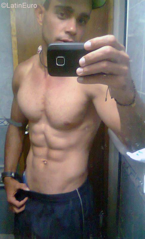Date this athletic Colombia man Carlos andrey from Cali CO19903