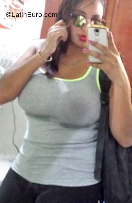 Date this good-looking Dominican Republic girl Andreina from Santiago DO27034