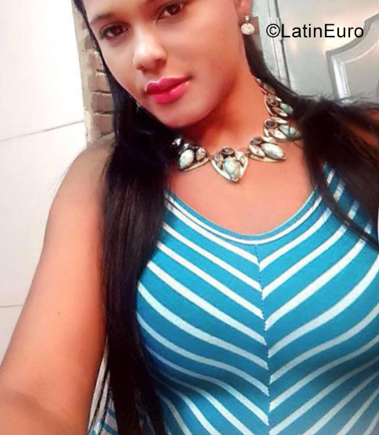 Date this foxy Dominican Republic girl Luna from Puerto Plata DO27039