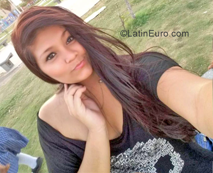 Date this foxy Colombia girl Julieth from Barrancabermeja CO19946