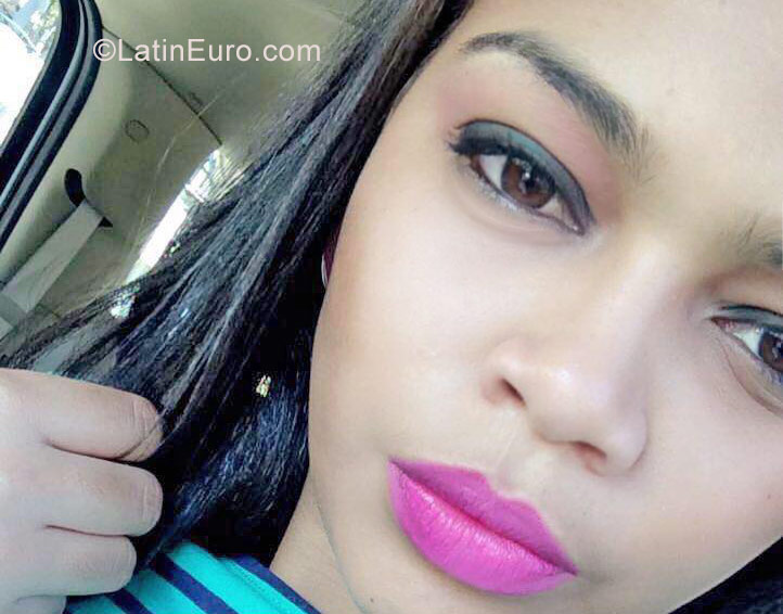 Date this gorgeous Dominican Republic girl LUCIA from Santiago DO27127