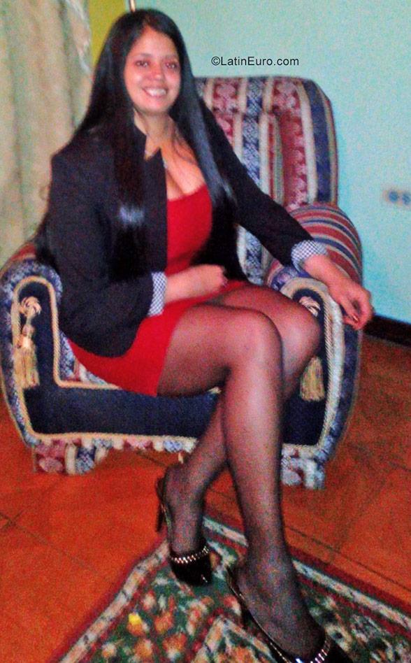 Date this young Colombia girl Dahyian from Bogota CO19978