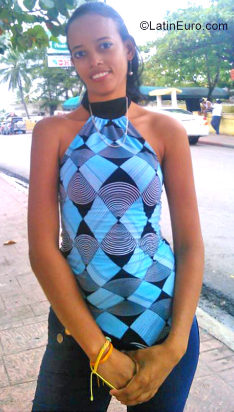 Date this gorgeous Dominican Republic girl Cestalizia from San Pedro de Macoris DO27138