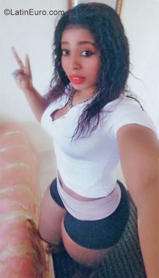 Date this funny Haiti girl Christina from Port-au-Prince HT77