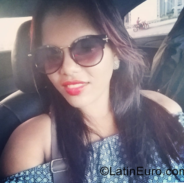 Date this lovely Dominican Republic girl Vicky from La Romana DO27264