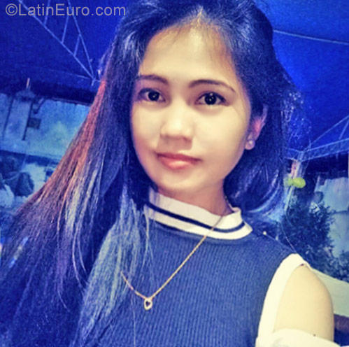 Date this happy Philippines girl Chacha from Bacolod City PH946