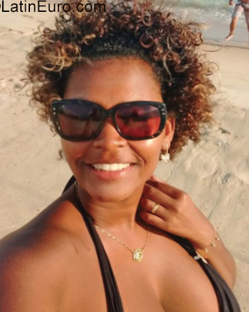 Date this happy Brazil girl Libna from Rio De Janeiro BR9880