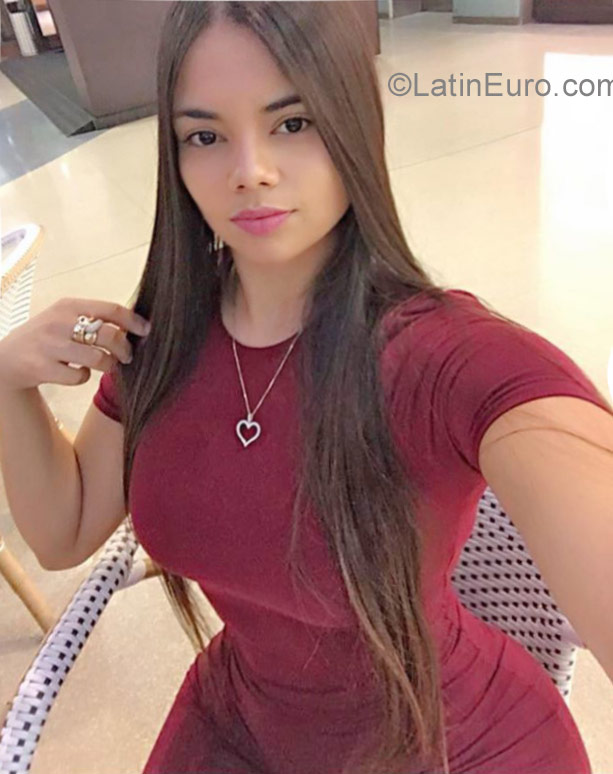 Date this foxy Dominican Republic girl Keyla from Santiago DO27316