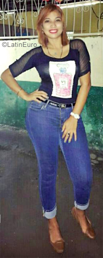 Date this attractive Honduras girl Amparo from Tegucigalpa HN2314