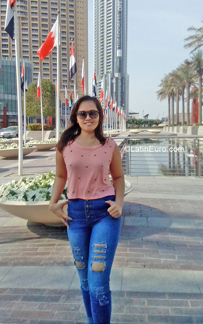 Date this cute United Arab Emirates girl Cristy from Dubai AE52