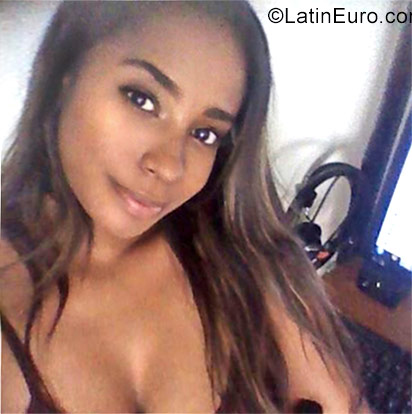 Date this attractive Colombia girl Lola from Cali CO22208