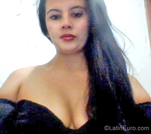 Date this attractive Colombia girl Andrea from Medellin CO20340