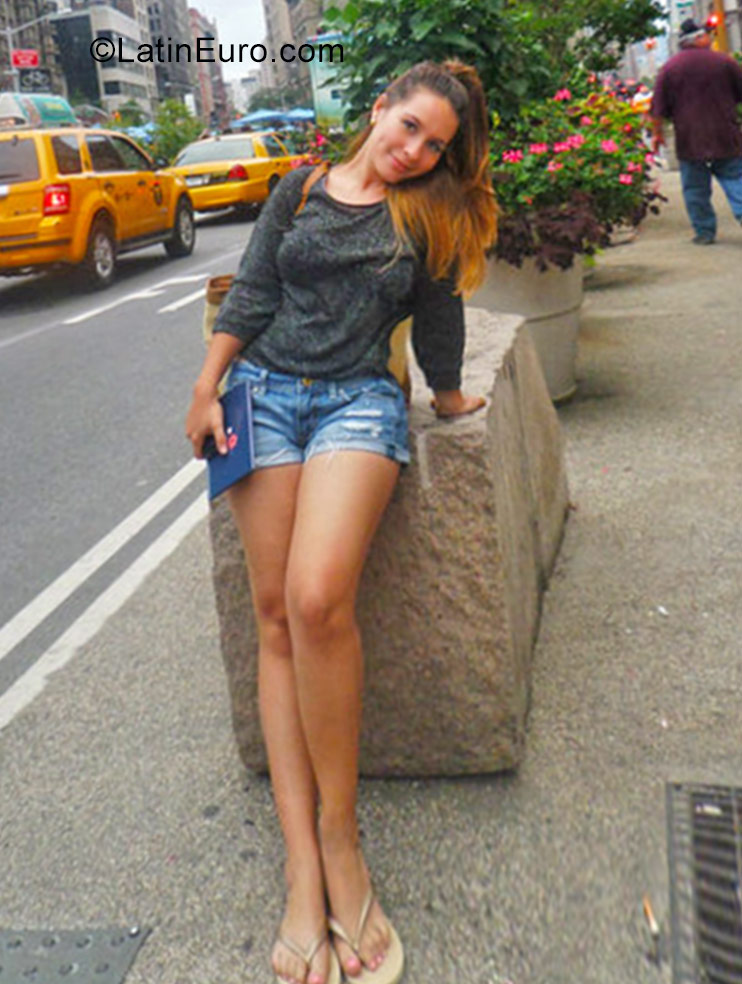 Date this sensual Colombia girl Kelly Valencia from Bogota CO20348