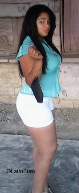 Date this nice looking Dominican Republic girl Betania from Santo Domingo DO27519