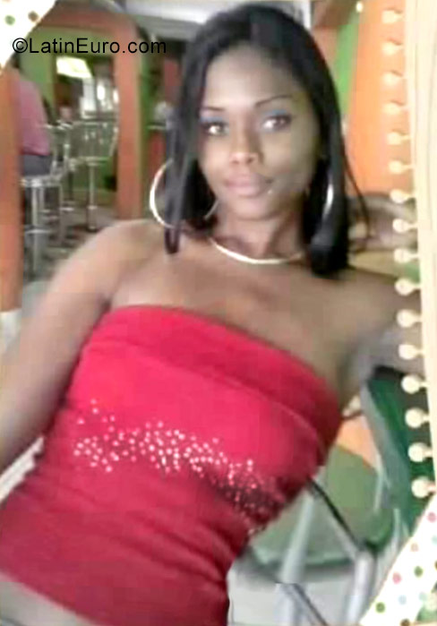 Date this tall Dominican Republic girl Yohana from Santo Domingo DO27529