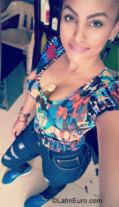 Date this stunning Dominican Republic girl Lilbeth from Santiago DO27754