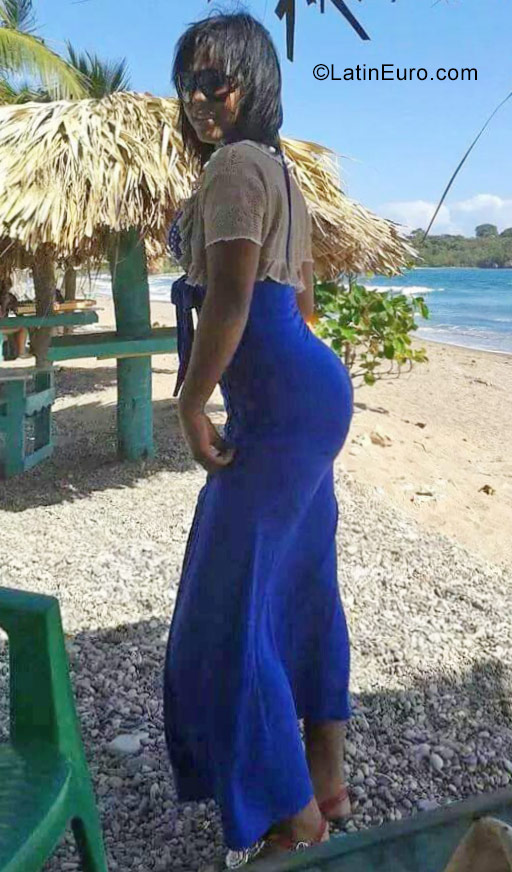 Date this hard body Dominican Republic girl Karla from San Cristobal DO27759