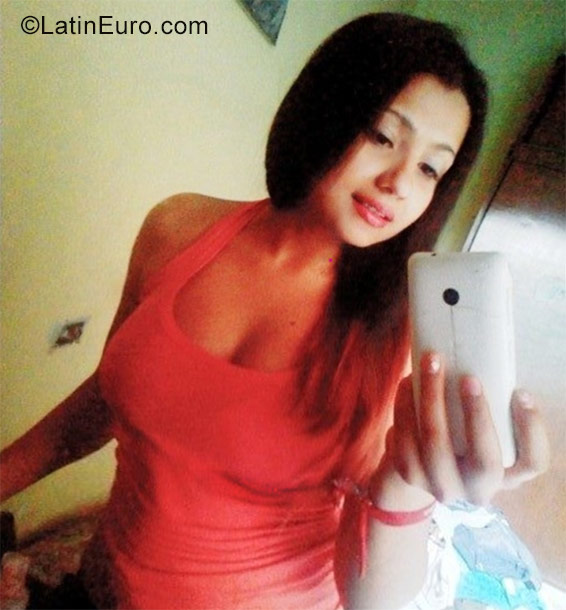 Date this good-looking Colombia girl Luisa from Pereira CO20668