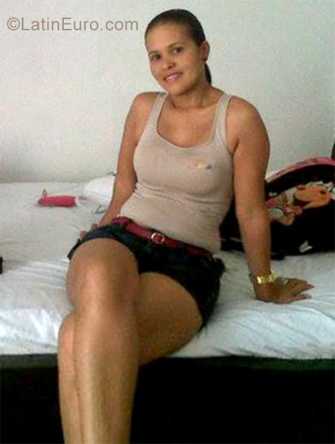 Date this hard body Colombia girl Elith from Cartagena CO20697