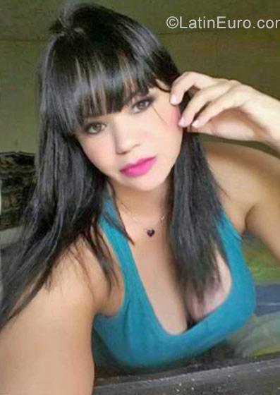 Date this voluptuous Brazil girl Andreia from Goiania BR9947