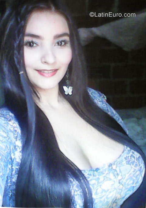 Date this happy Colombia girl Caroly from Cucuta CO20877